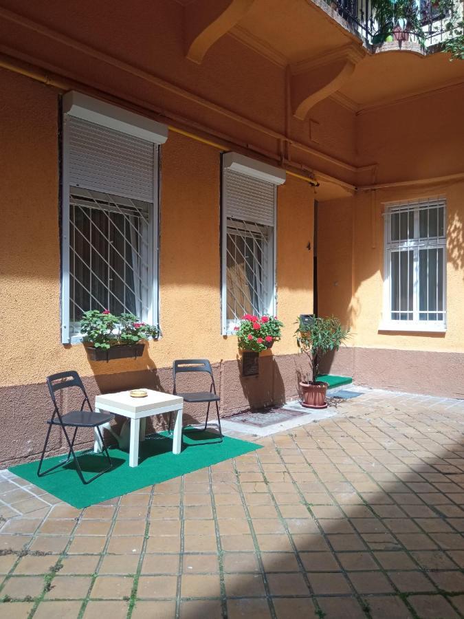 Free Parking Garage! Downtown Apartment Close To New York Cafe Budapest Bagian luar foto
