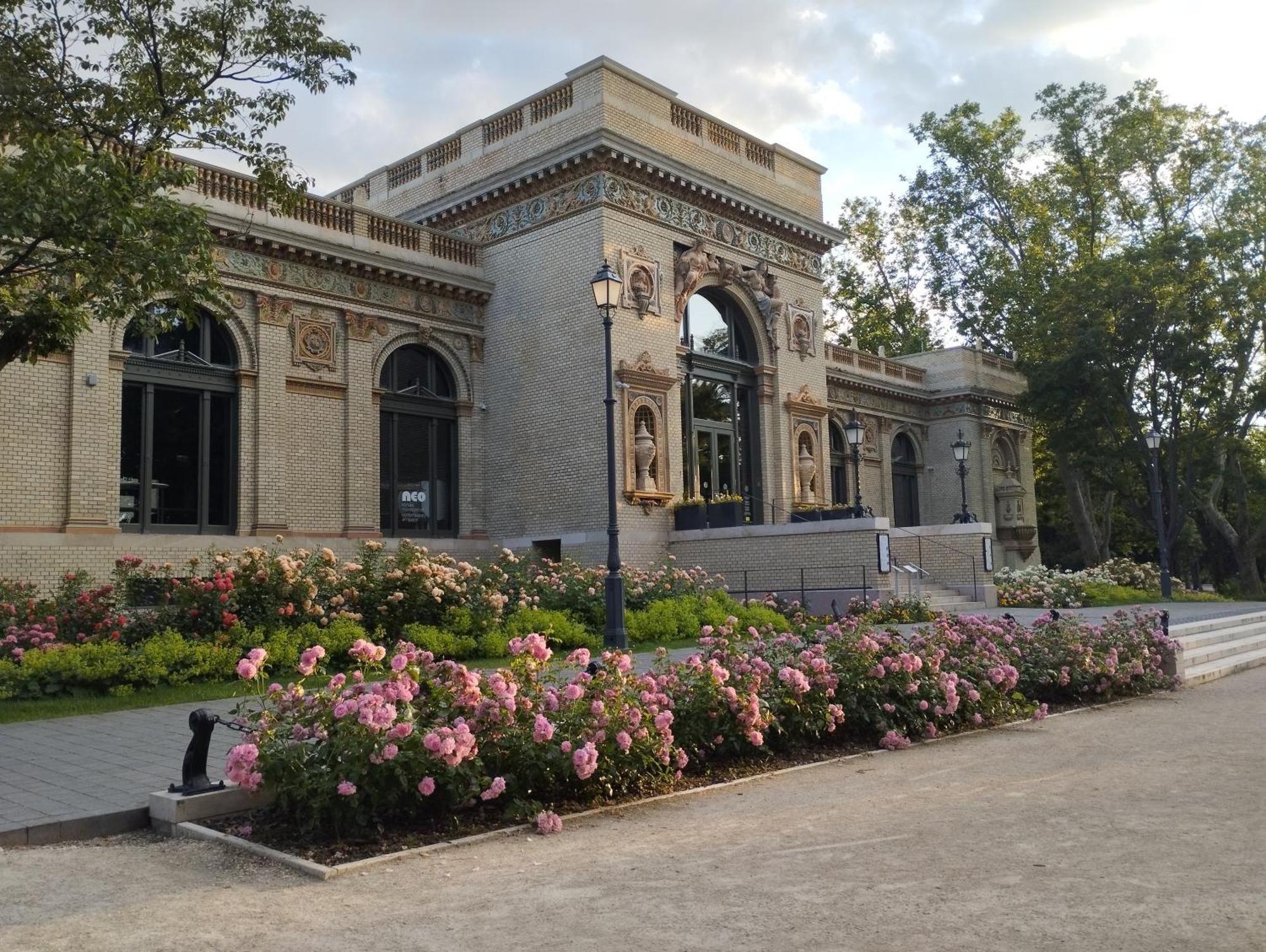 Free Parking Garage! Downtown Apartment Close To New York Cafe Budapest Bagian luar foto