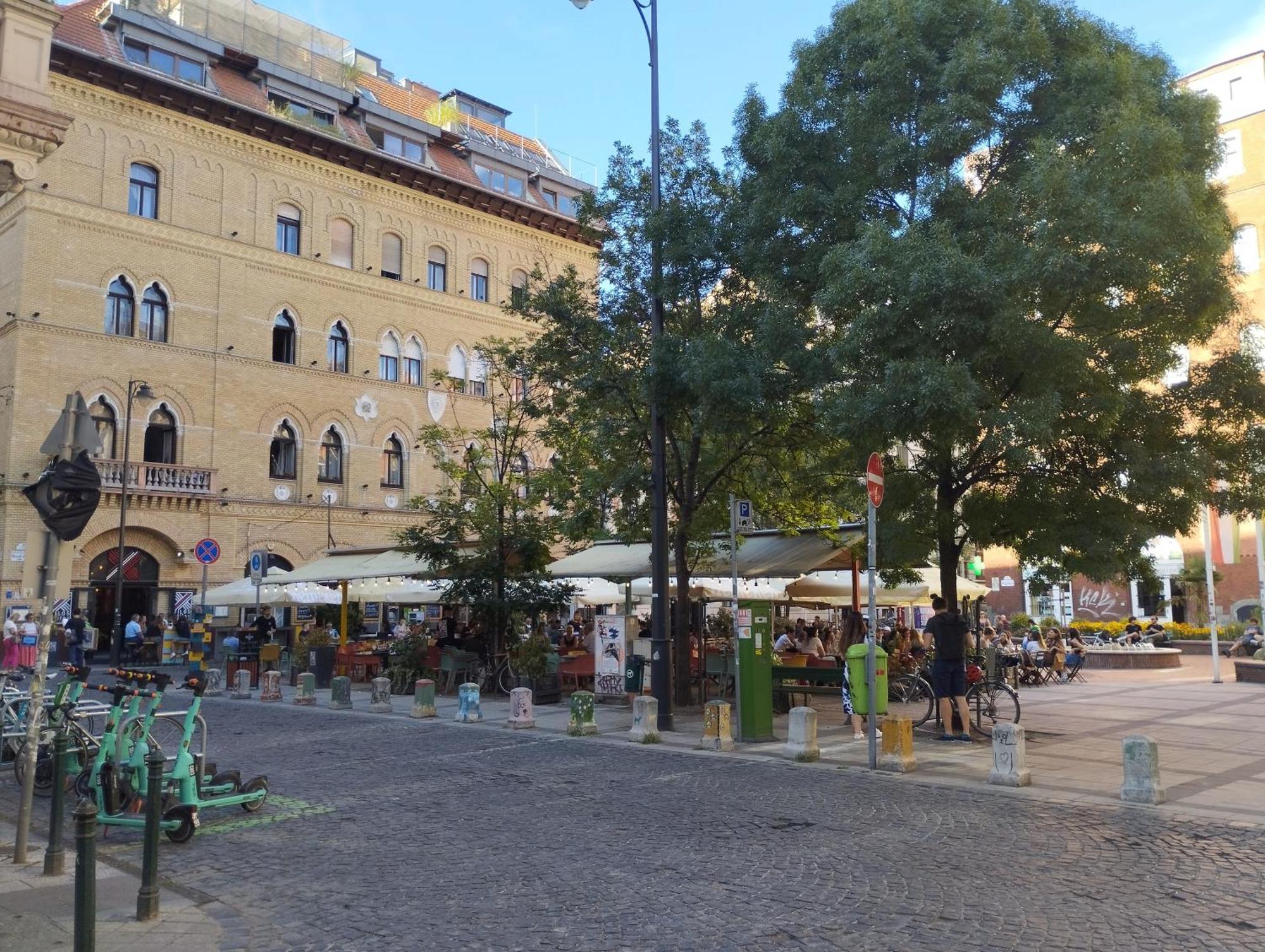 Free Parking Garage! Downtown Apartment Close To New York Cafe Budapest Bagian luar foto