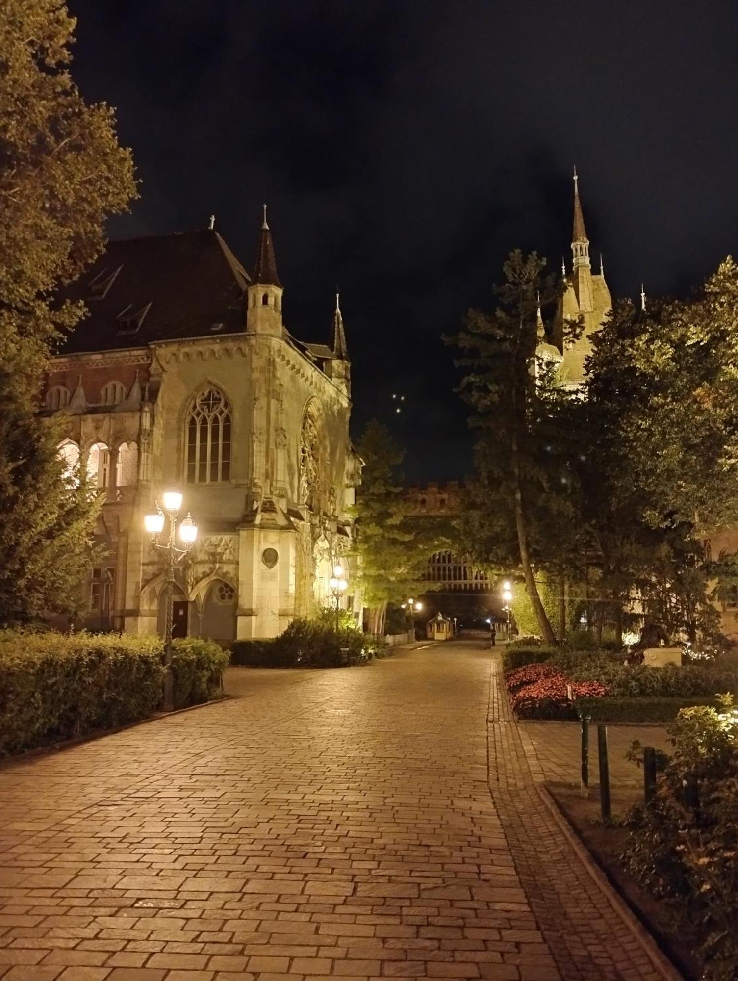 Free Parking Garage! Downtown Apartment Close To New York Cafe Budapest Bagian luar foto