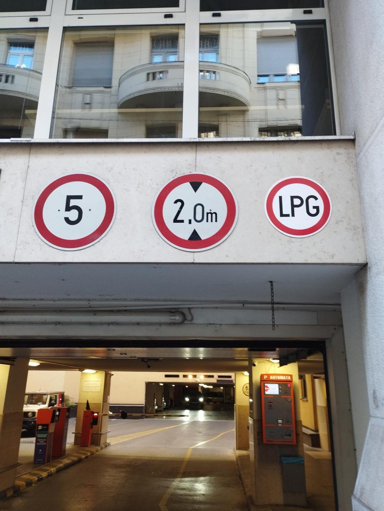 Free Parking Garage! Downtown Apartment Close To New York Cafe Budapest Bagian luar foto