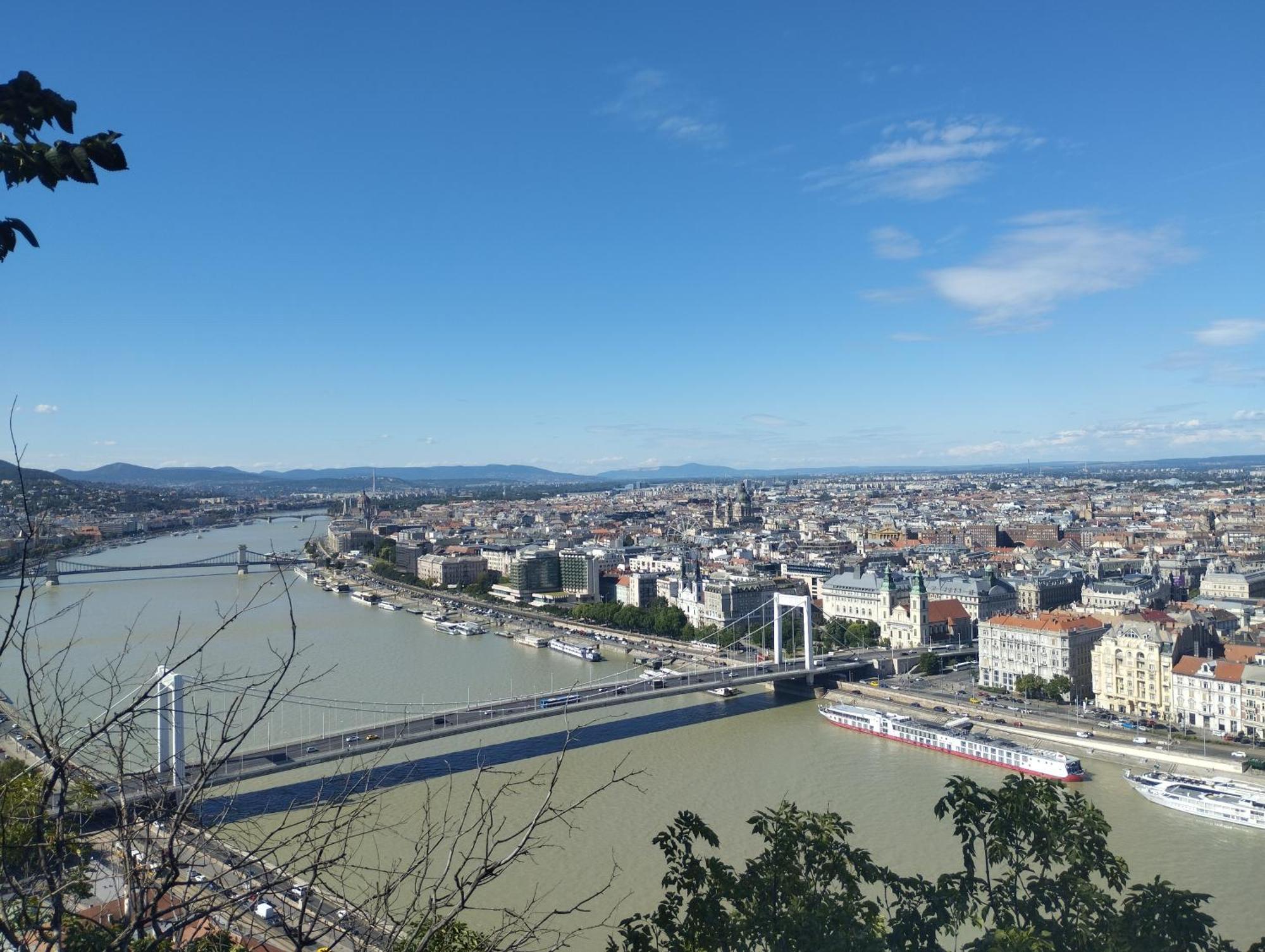 Free Parking Garage! Downtown Apartment Close To New York Cafe Budapest Bagian luar foto