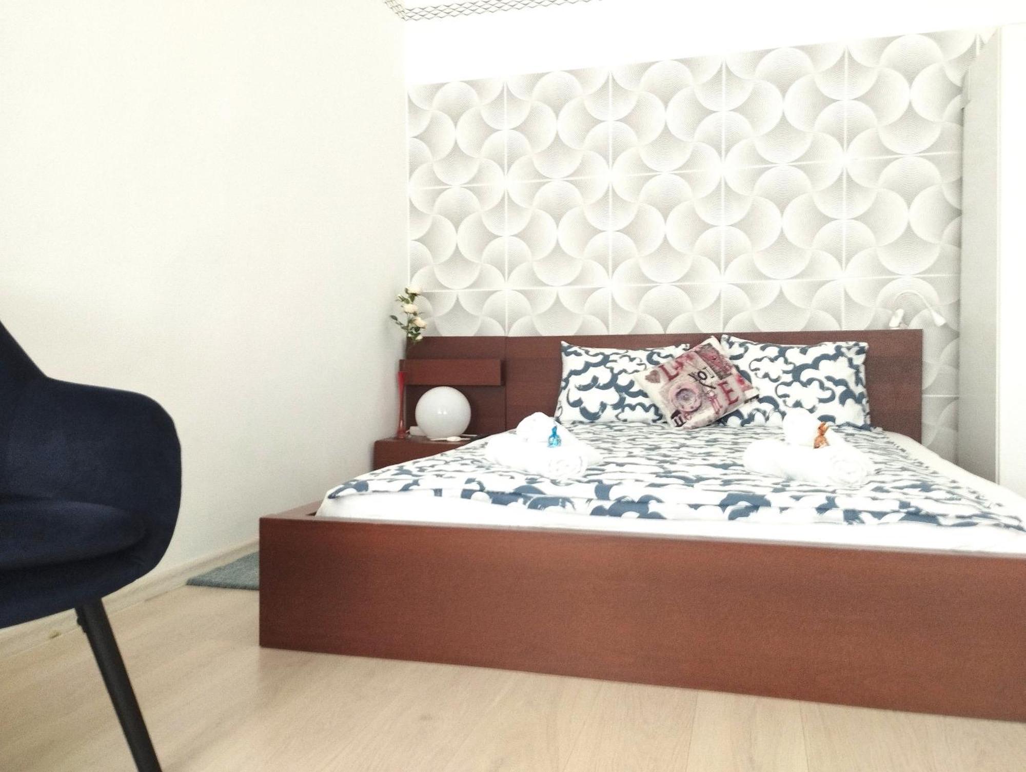 Free Parking Garage! Downtown Apartment Close To New York Cafe Budapest Bagian luar foto
