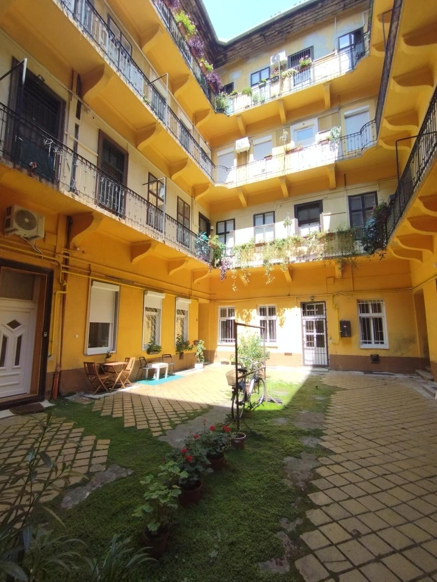 Free Parking Garage! Downtown Apartment Close To New York Cafe Budapest Bagian luar foto