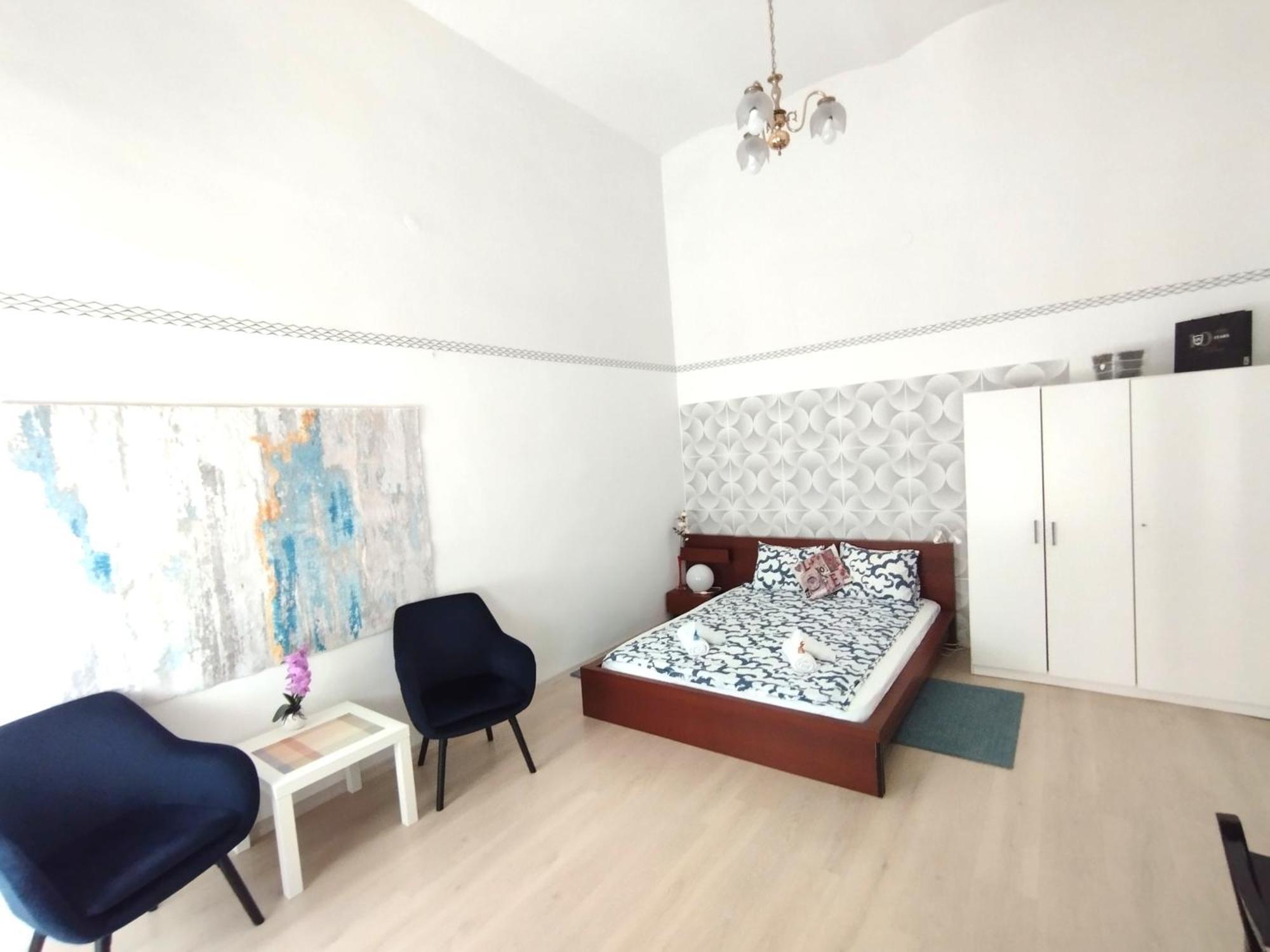 Free Parking Garage! Downtown Apartment Close To New York Cafe Budapest Bagian luar foto