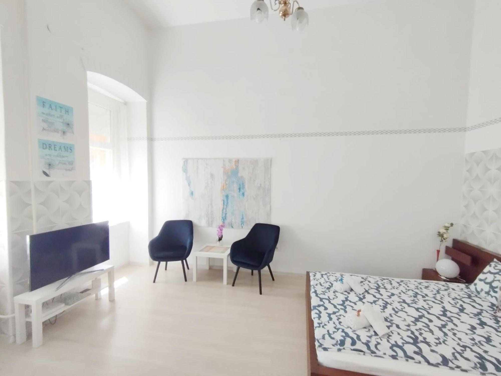 Free Parking Garage! Downtown Apartment Close To New York Cafe Budapest Bagian luar foto