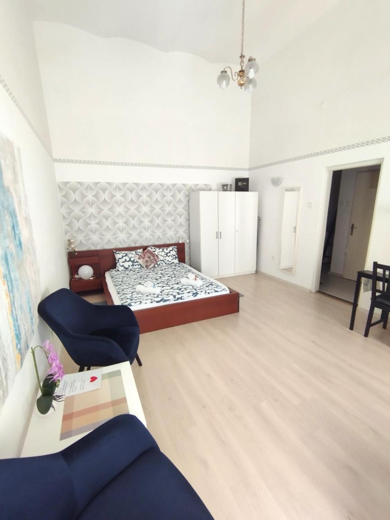 Free Parking Garage! Downtown Apartment Close To New York Cafe Budapest Bagian luar foto